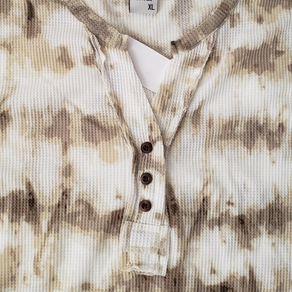 AMERICAN RAG Framed Henley Tie Dye Top - Picture 6 of 10